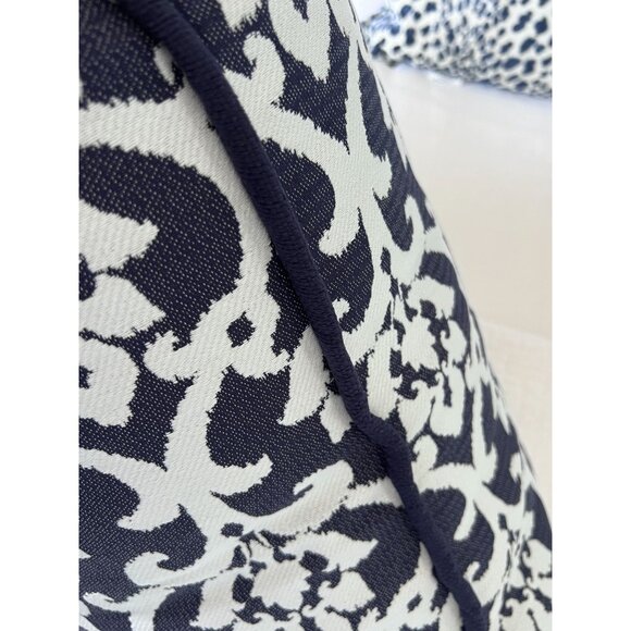 JACQUARD EURO 26" x 26" Pillow DOWN FILLED Navy & White Damask Pattern Zipper - Picture 3 of 9